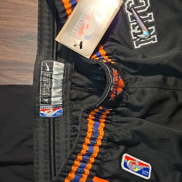 NWT New York Knicks T-Shirt,Cap and Basketball Shorts Set - Mens - Picture 2 of 6